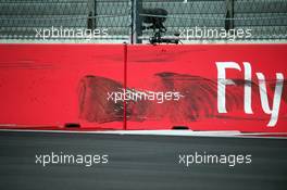 Tyre marks on the wall after Carlos Sainz Jr (ESP) Scuderia Toro Rosso crashed in the third practice session. 10.10.2015. Formula 1 World Championship, Rd 15, Russian Grand Prix, Sochi Autodrom, Sochi, Russia, Qualifying Day.