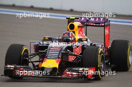 Daniil Kvyat (RUS) Red Bull Racing RB11. 10.10.2015. Formula 1 World Championship, Rd 15, Russian Grand Prix, Sochi Autodrom, Sochi, Russia, Qualifying Day.