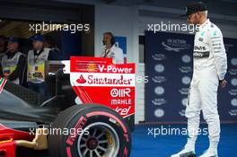 Lewis Hamilton (GBR) Mercedes AMG F1 W06 looks at the Ferrari SF15-T of Sebastian Vettel (GER) Ferrari in parc ferme. 10.10.2015. Formula 1 World Championship, Rd 15, Russian Grand Prix, Sochi Autodrom, Sochi, Russia, Qualifying Day.