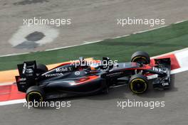 Fernando Alonso (ESP) McLaren MP4-30. 10.10.2015. Formula 1 World Championship, Rd 15, Russian Grand Prix, Sochi Autodrom, Sochi, Russia, Qualifying Day.