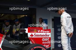 Lewis Hamilton (GBR) Mercedes AMG F1 W06 looks at the Ferrari SF15-T of Sebastian Vettel (GER) Ferrari in parc ferme. 10.10.2015. Formula 1 World Championship, Rd 15, Russian Grand Prix, Sochi Autodrom, Sochi, Russia, Qualifying Day.