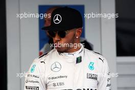 Lewis Hamilton (GBR) Mercedes AMG F1 in parc ferme. 10.10.2015. Formula 1 World Championship, Rd 15, Russian Grand Prix, Sochi Autodrom, Sochi, Russia, Qualifying Day.