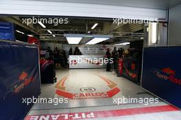 The pit garage of Carlos Sainz Jr (ESP) Scuderia Toro Rosso. 10.10.2015. Formula 1 World Championship, Rd 15, Russian Grand Prix, Sochi Autodrom, Sochi, Russia, Qualifying Day.