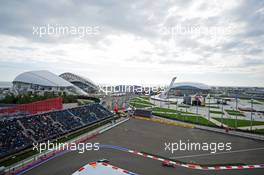 Daniil Kvyat (RUS) Red Bull Racing RB11 leads Lewis Hamilton (GBR) Mercedes AMG F1 W06. 10.10.2015. Formula 1 World Championship, Rd 15, Russian Grand Prix, Sochi Autodrom, Sochi, Russia, Qualifying Day.