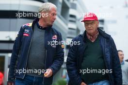 (L to R): Dr Helmut Marko (AUT) Red Bull Motorsport Consultant with Niki Lauda (AUT) Mercedes Non-Executive Chairman. 11.10.2015. Formula 1 World Championship, Rd 15, Russian Grand Prix, Sochi Autodrom, Sochi, Russia, Race Day.