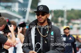 Lewis Hamilton (GBR) Mercedes AMG F1 on the drivers parade. 11.10.2015. Formula 1 World Championship, Rd 15, Russian Grand Prix, Sochi Autodrom, Sochi, Russia, Race Day.