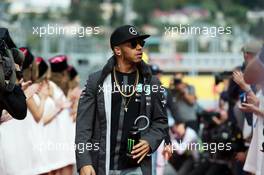 Lewis Hamilton (GBR) Mercedes AMG F1 on the drivers parade. 11.10.2015. Formula 1 World Championship, Rd 15, Russian Grand Prix, Sochi Autodrom, Sochi, Russia, Race Day.