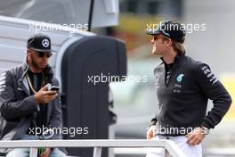 Nico Rosberg (GER), Mercedes AMG F1 Team and Lewis Hamilton (GBR), Mercedes AMG F1 Team  11.10.2015. Formula 1 World Championship, Rd 15, Russian Grand Prix, Sochi Autodrom, Sochi, Russia, Race Day.