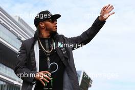 Lewis Hamilton (GBR) Mercedes AMG F1 on the drivers parade. 11.10.2015. Formula 1 World Championship, Rd 15, Russian Grand Prix, Sochi Autodrom, Sochi, Russia, Race Day.