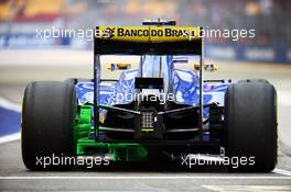 Felipe Nasr (BRA) Sauber C34 with flow-vis paint on the rear diffuser. 18.09.2015. Formula 1 World Championship, Rd 13, Singapore Grand Prix, Singapore, Singapore, Practice Day.