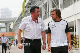 (L to R): Eric Boullier (FRA) McLaren Racing Director with Fernando Alonso (ESP) McLaren. 18.09.2015. Formula 1 World Championship, Rd 13, Singapore Grand Prix, Singapore, Singapore, Practice Day.