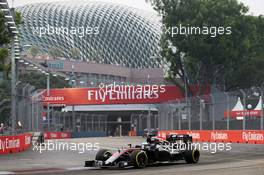 Fernando Alonso (ESP) McLaren MP4-30. 18.09.2015. Formula 1 World Championship, Rd 13, Singapore Grand Prix, Singapore, Singapore, Practice Day.