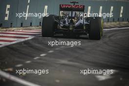 Romain Grosjean (FRA) Lotus F1 E23. 18.09.2015. Formula 1 World Championship, Rd 13, Singapore Grand Prix, Singapore, Singapore, Practice Day.