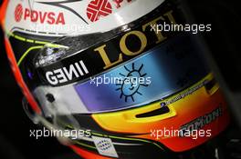 The helmet of Romain Grosjean (FRA) Lotus F1 Team. 18.09.2015. Formula 1 World Championship, Rd 13, Singapore Grand Prix, Singapore, Singapore, Practice Day.