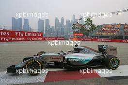 Lewis Hamilton (GBR) Mercedes AMG F1 W06. 18.09.2015. Formula 1 World Championship, Rd 13, Singapore Grand Prix, Singapore, Singapore, Practice Day.