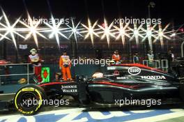 Jenson Button (GBR) McLaren MP4-30 leaves the pits. 18.09.2015. Formula 1 World Championship, Rd 13, Singapore Grand Prix, Singapore, Singapore, Practice Day.