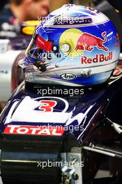 The helmet of Daniel Ricciardo (AUS) Red Bull Racing RB11. 18.09.2015. Formula 1 World Championship, Rd 13, Singapore Grand Prix, Singapore, Singapore, Practice Day.