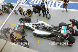 Mercedes AMG F1 practice pit stops. 18.09.2015. Formula 1 World Championship, Rd 13, Singapore Grand Prix, Singapore, Singapore, Practice Day.