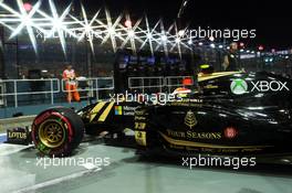 Pastor Maldonado (VEN) Lotus F1 E23 leaves the pits. 18.09.2015. Formula 1 World Championship, Rd 13, Singapore Grand Prix, Singapore, Singapore, Practice Day.