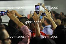 Smart phones recording the podium. 20.09.2015. Formula 1 World Championship, Rd 13, Singapore Grand Prix, Singapore, Singapore, Race Day.
