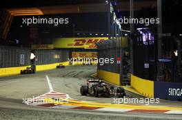 Romain Grosjean (FRA) Lotus F1 E23 pulls into the pits. 20.09.2015. Formula 1 World Championship, Rd 13, Singapore Grand Prix, Singapore, Singapore, Race Day.