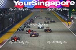 Sebastian Vettel (GER) Ferrari leads at the start of the race. 20.09.2015. Formula 1 World Championship, Rd 13, Singapore Grand Prix, Singapore, Singapore, Race Day.