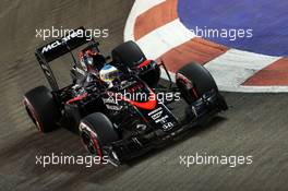 Fernando Alonso (ESP) McLaren MP4-30. 19.09.2015. Formula 1 World Championship, Rd 13, Singapore Grand Prix, Singapore, Singapore, Qualifying Day.