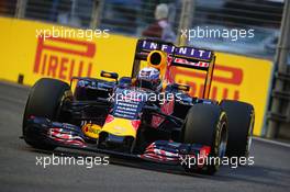 Daniel Ricciardo (AUS) Red Bull Racing RB11. 19.09.2015. Formula 1 World Championship, Rd 13, Singapore Grand Prix, Singapore, Singapore, Qualifying Day.
