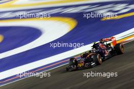 Carlos Sainz Jr (ESP) Scuderia Toro Rosso STR10. 19.09.2015. Formula 1 World Championship, Rd 13, Singapore Grand Prix, Singapore, Singapore, Qualifying Day.