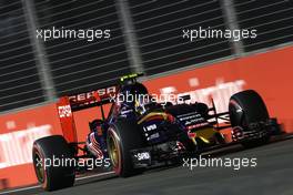 Carlos Sainz (ESP), Scuderia Toro Rosso  19.09.2015. Formula 1 World Championship, Rd 13, Singapore Grand Prix, Singapore, Singapore, Qualifying Day.