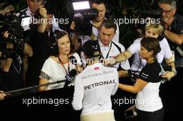 Lewis Hamilton (GBR) Mercedes AMG F1 with Lee McKenzie (GBR) BBC Television Reporter and Craig Slater (GBR) Sky F1 Reporter. 19.09.2015. Formula 1 World Championship, Rd 13, Singapore Grand Prix, Singapore, Singapore, Qualifying Day.