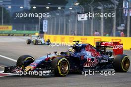 Carlos Sainz Jr (ESP) Scuderia Toro Rosso STR10. 19.09.2015. Formula 1 World Championship, Rd 13, Singapore Grand Prix, Singapore, Singapore, Qualifying Day.