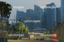 Max Verstappen (NLD) Scuderia Toro Rosso STR10 leads Lewis Hamilton (GBR) Mercedes AMG F1 W06. 19.09.2015. Formula 1 World Championship, Rd 13, Singapore Grand Prix, Singapore, Singapore, Qualifying Day.