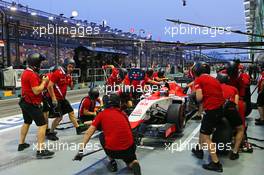 Alexander Rossi (USA) Manor Marussia F1 Team practices a pit stop. 19.09.2015. Formula 1 World Championship, Rd 13, Singapore Grand Prix, Singapore, Singapore, Qualifying Day.