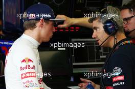 Max Verstappen (NLD) Scuderia Toro Rosso. 19.09.2015. Formula 1 World Championship, Rd 13, Singapore Grand Prix, Singapore, Singapore, Qualifying Day.