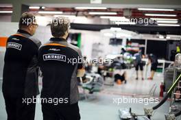 (L to R): Tom McCullough (GBR) Sahara Force India F1 Team Chief Engineer with Andy Stevenson (GBR) Sahara Force India F1 Team Manager outside the pit garages. 17.09.2015. Formula 1 World Championship, Rd 13, Singapore Grand Prix, Singapore, Singapore, Preparation Day.