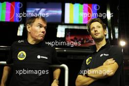 (L to R): Alan Permane (GBR) Lotus F1 Team Trackside Operations Director with Romain Grosjean (FRA) Lotus F1 Team. 17.09.2015. Formula 1 World Championship, Rd 13, Singapore Grand Prix, Singapore, Singapore, Preparation Day.