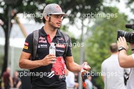 Carlos Sainz Jr (ESP) Scuderia Toro Rosso. 17.09.2015. Formula 1 World Championship, Rd 13, Singapore Grand Prix, Singapore, Singapore, Preparation Day.
