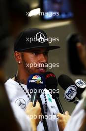 Lewis Hamilton (GBR) Mercedes AMG F1 with the media. 17.09.2015. Formula 1 World Championship, Rd 13, Singapore Grand Prix, Singapore, Singapore, Preparation Day.