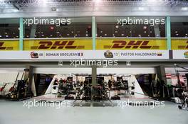 The Lotus F1 Team pit garages. 17.09.2015. Formula 1 World Championship, Rd 13, Singapore Grand Prix, Singapore, Singapore, Preparation Day.