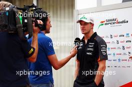 Nico Hulkenberg (GER) Sahara Force India F1 with the media. 17.09.2015. Formula 1 World Championship, Rd 13, Singapore Grand Prix, Singapore, Singapore, Preparation Day.