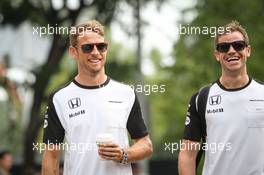 (L to R): Jenson Button (GBR) McLaren with Mike Collier (GBR) Personal Trainer. 17.09.2015. Formula 1 World Championship, Rd 13, Singapore Grand Prix, Singapore, Singapore, Preparation Day.