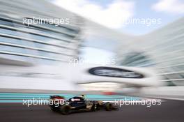 Pastor Maldonado (VEN) Lotus F1 E23. 27.11.2015. Formula 1 World Championship, Rd 19, Abu Dhabi Grand Prix, Yas Marina Circuit, Abu Dhabi, Practice Day.