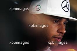 Lewis Hamilton (GBR) Mercedes AMG F1. 27.11.2015. Formula 1 World Championship, Rd 19, Abu Dhabi Grand Prix, Yas Marina Circuit, Abu Dhabi, Practice Day.