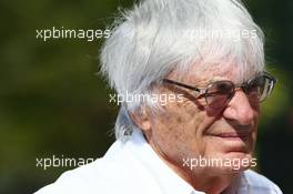 Bernie Ecclestone (GBR). 27.11.2015. Formula 1 World Championship, Rd 19, Abu Dhabi Grand Prix, Yas Marina Circuit, Abu Dhabi, Practice Day.