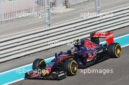 Carlos Sainz Jr (ESP) Scuderia Toro Rosso STR10. 27.11.2015. Formula 1 World Championship, Rd 19, Abu Dhabi Grand Prix, Yas Marina Circuit, Abu Dhabi, Practice Day.