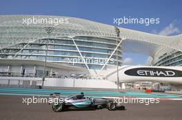 Lewis Hamilton (GBR) Mercedes AMG F1 W06. 27.11.2015. Formula 1 World Championship, Rd 19, Abu Dhabi Grand Prix, Yas Marina Circuit, Abu Dhabi, Practice Day.