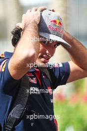 Carlos Sainz Jr (ESP) Scuderia Toro Rosso. 27.11.2015. Formula 1 World Championship, Rd 19, Abu Dhabi Grand Prix, Yas Marina Circuit, Abu Dhabi, Practice Day.