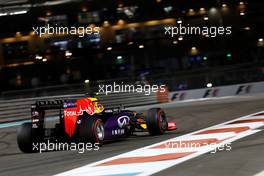 Daniel Ricciardo (AUS), Red Bull Racing  27.11.2015. Formula 1 World Championship, Rd 19, Abu Dhabi Grand Prix, Yas Marina Circuit, Abu Dhabi, Practice Day.