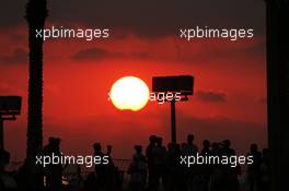 The sun sets over the circuit. 27.11.2015. Formula 1 World Championship, Rd 19, Abu Dhabi Grand Prix, Yas Marina Circuit, Abu Dhabi, Practice Day.